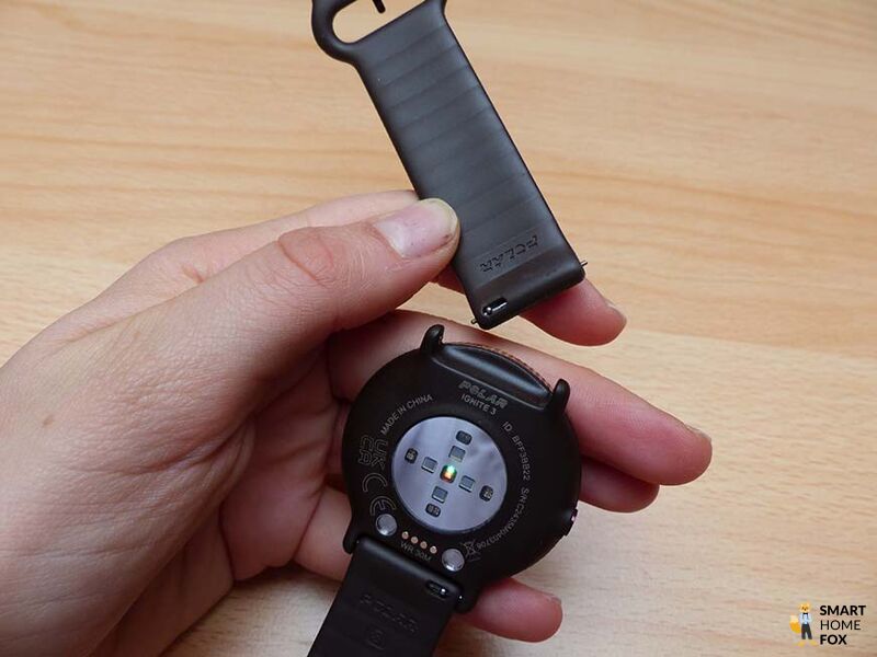 Man sieht das Wechselarmband der Polar Ignite 3.
